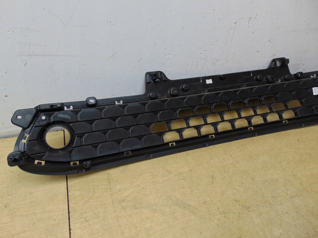 Решётка w бампер средняя hyundai kona рестайлинг  86560-j9cb0 в Украине