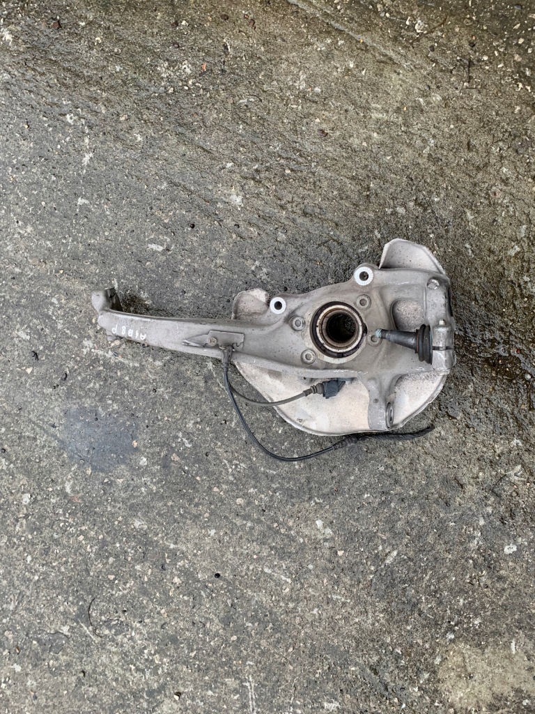 фото №1, Audi a4 b8 поворотный кулак правая перед