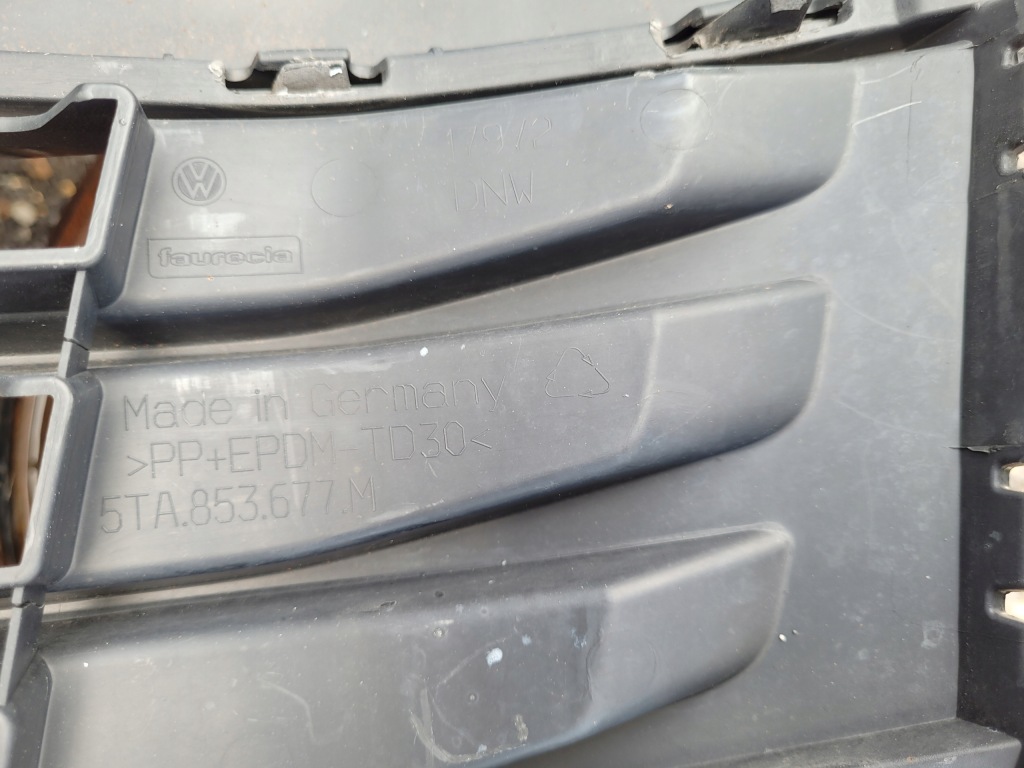 Vw touran 2 2 3 3 | бампер передні  передній 5ta807221a-l | 1031 в Україні