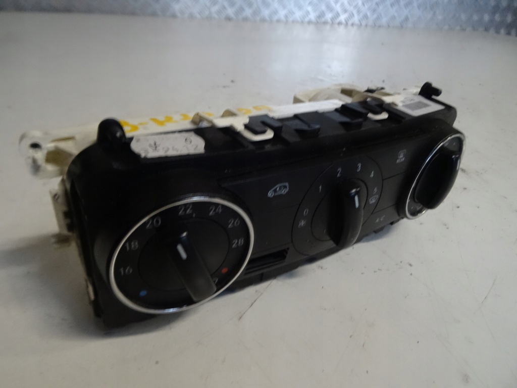 фото №1, Панель кондиціонера mercedes w169 a1699000900