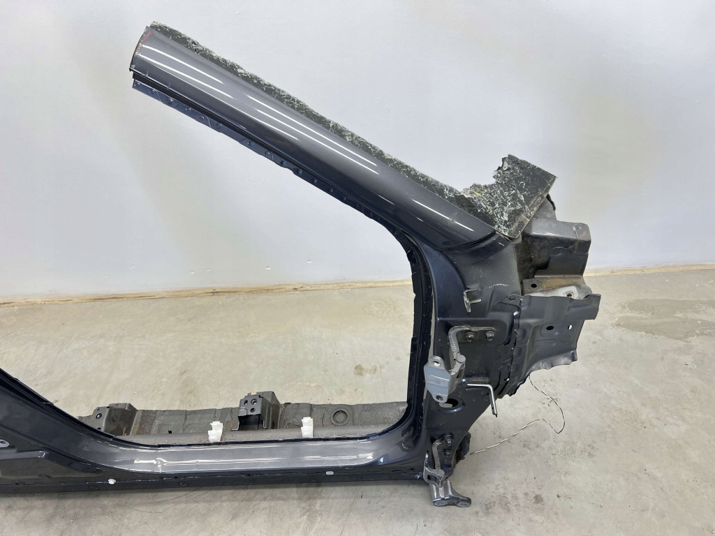 фото №3, Lexus lbx 2024- порог правый блок двигателя