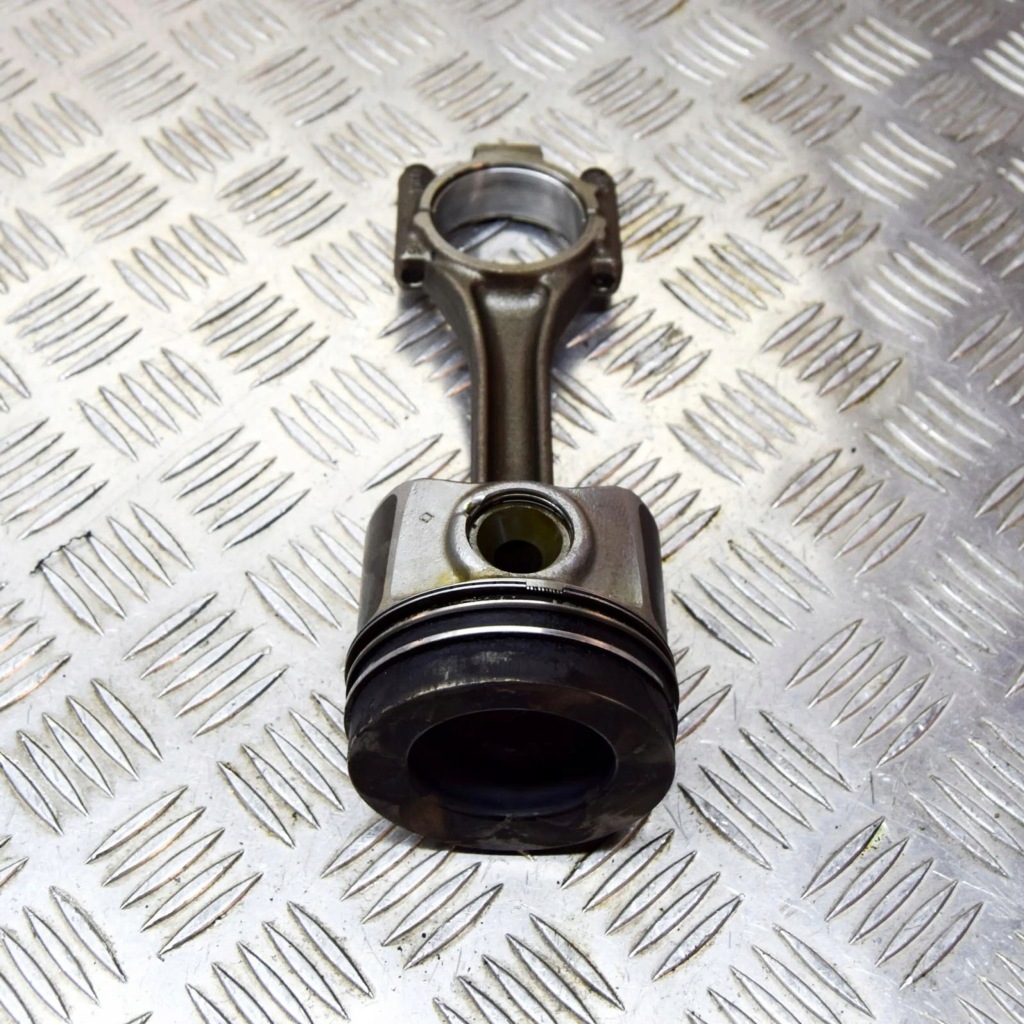 фото №3, Volkswagen golf vii 2013 поршень