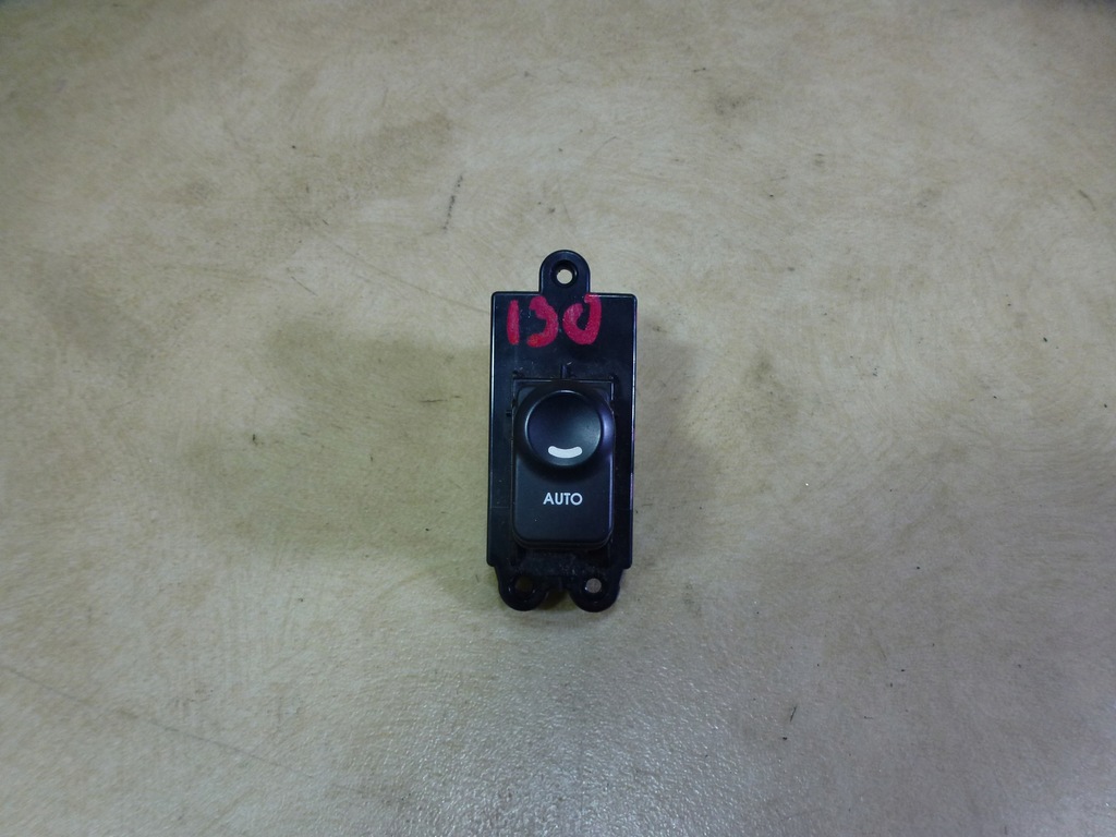 фото №1, Hyundai i30 переключатель кнопка стекло задняя