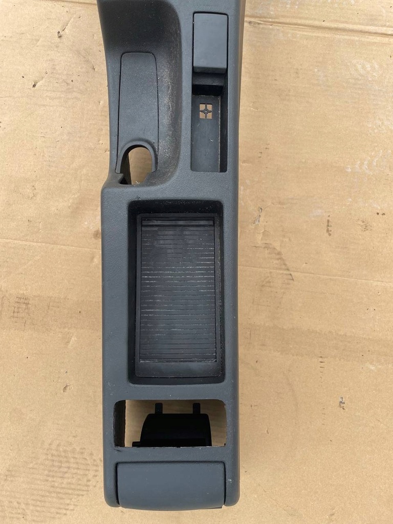 фото №10, Audi a3 8p1 роз'єм прикурювача з панель w тунель середній 8p0863284