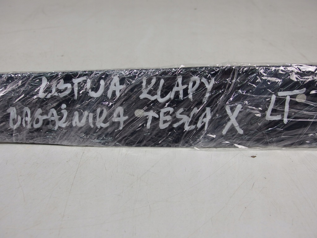 Молдинг кришки багажника ліва задня tesla x Доставка