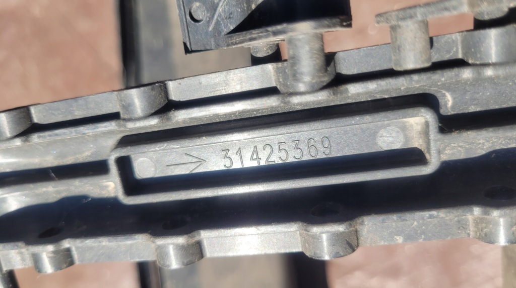 Volvo xc60 ii воздуховод впуск воздуха шторка жалюзи 31425369 // 4582 Киев