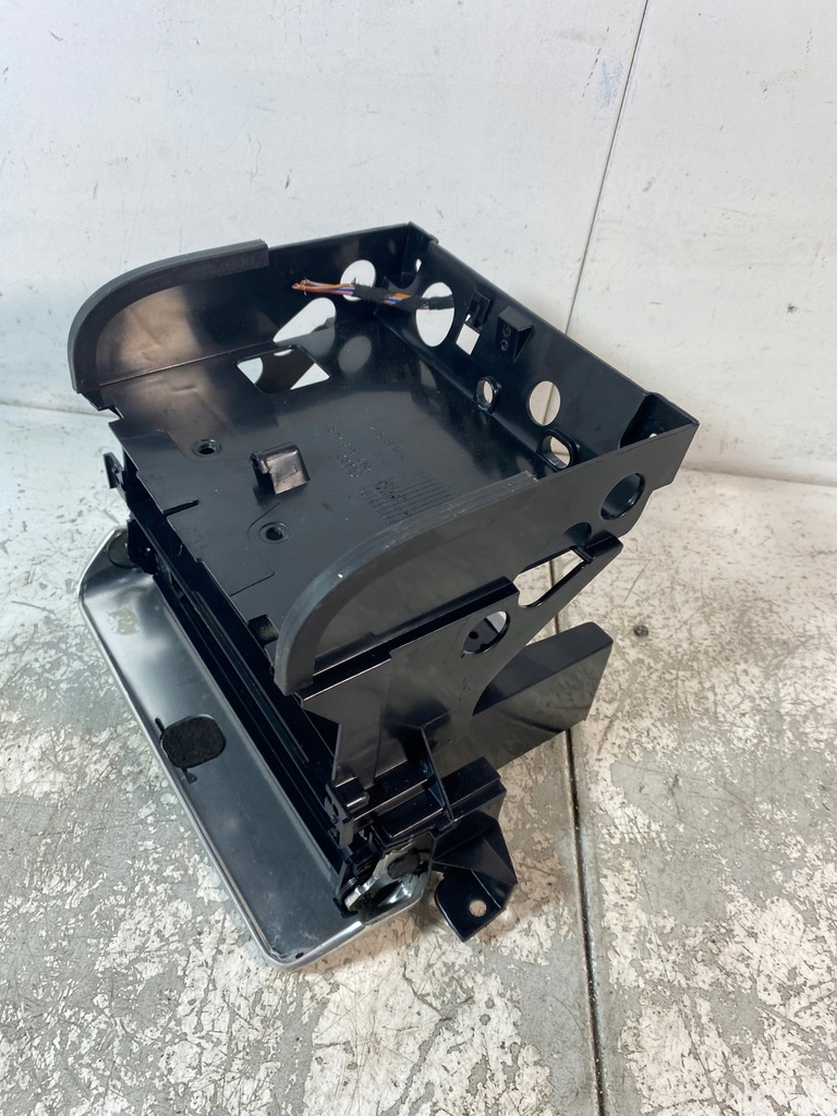 фото №4, Рамка корпус защита радио консоли dekor audi tt 8n 8n0863243c