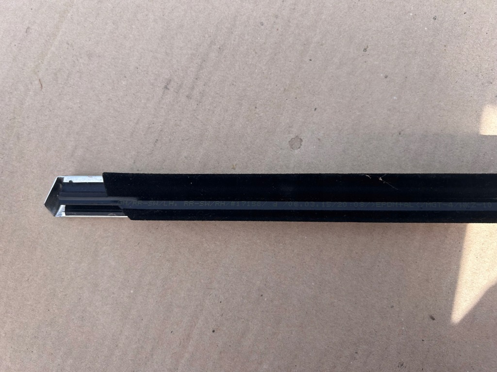 Opel insignia a молдинг уплотнитель левая перед 13228107 оригинал Оригинал