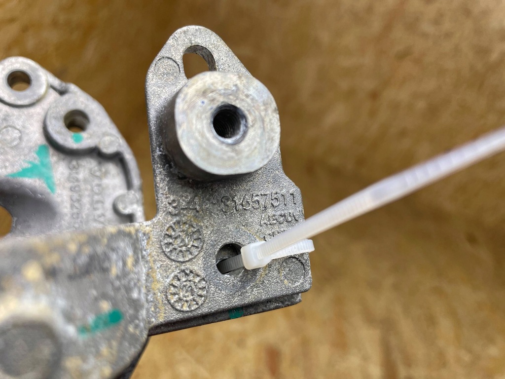 фото №9, Кронштейн кронштейн кронштейн насоса wody volvo v90 s90 31657511 31493255 2016-