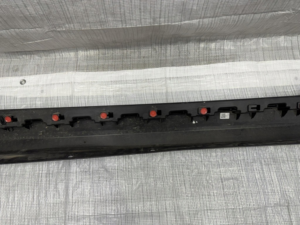 Накладка  накладка порога  правая maserati granturismo m189 670168200 Киев