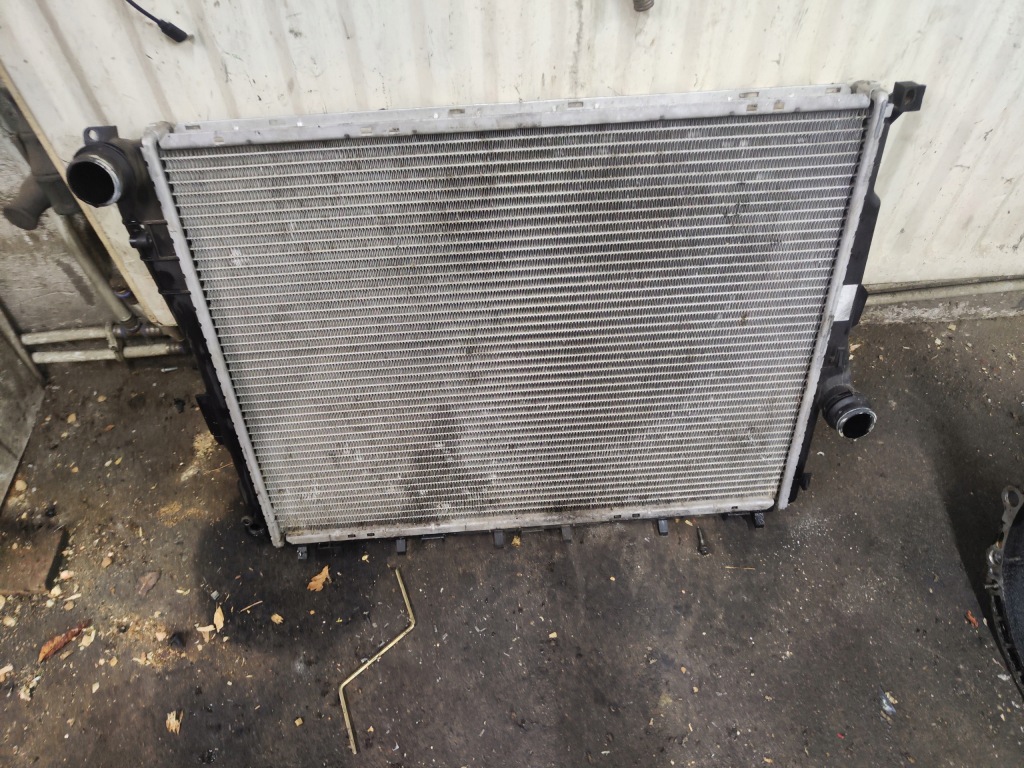 Купити Bmw e46 рестайлінг  2.0 b радіатор води