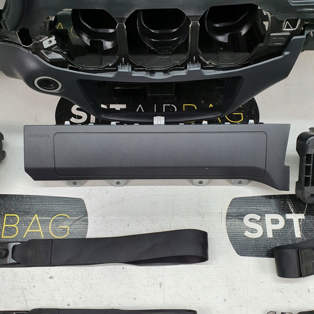 фото №8, W246 приборная панель приборная панель подушка подушка безопасности ремни