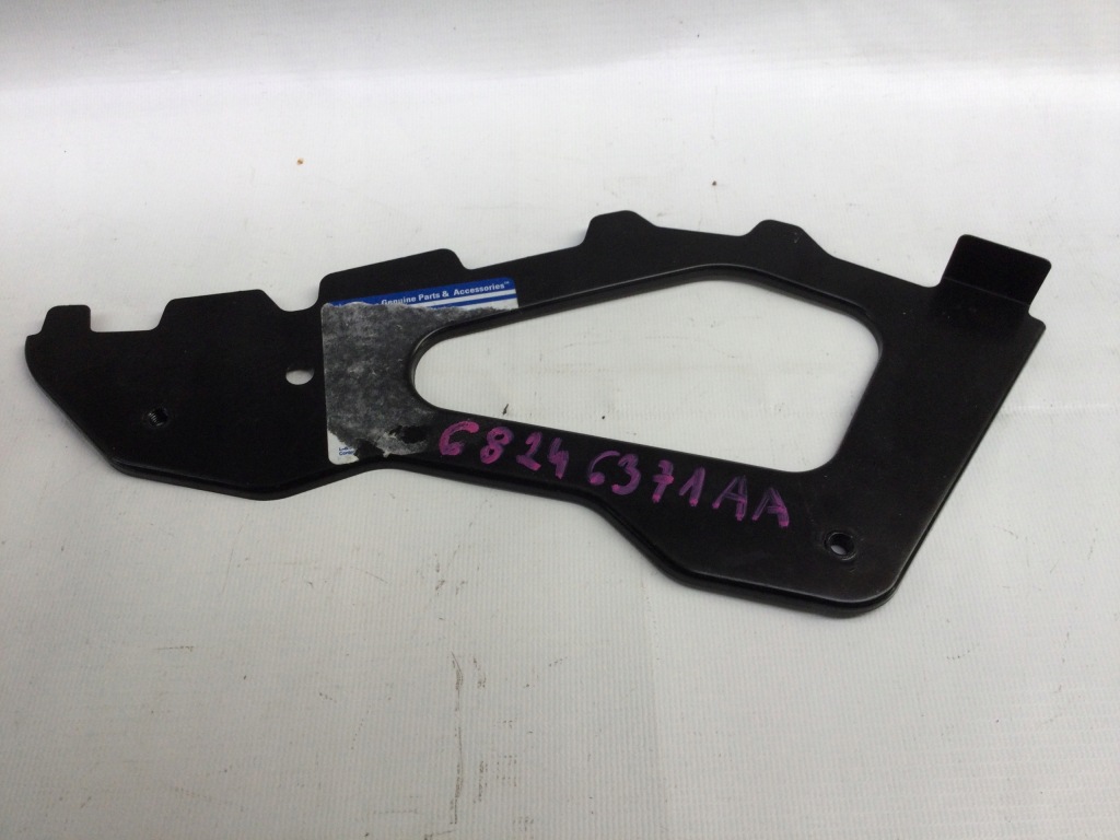 фото №1, Jeep renegade кронштейн крыла левый перед 68246371aa