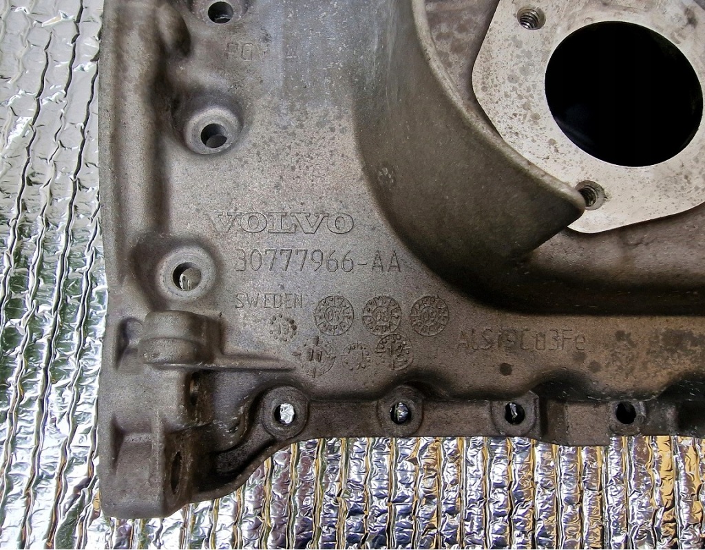 Volvo 2.4diesel 30777966 09-14 піддон масляна Доставка