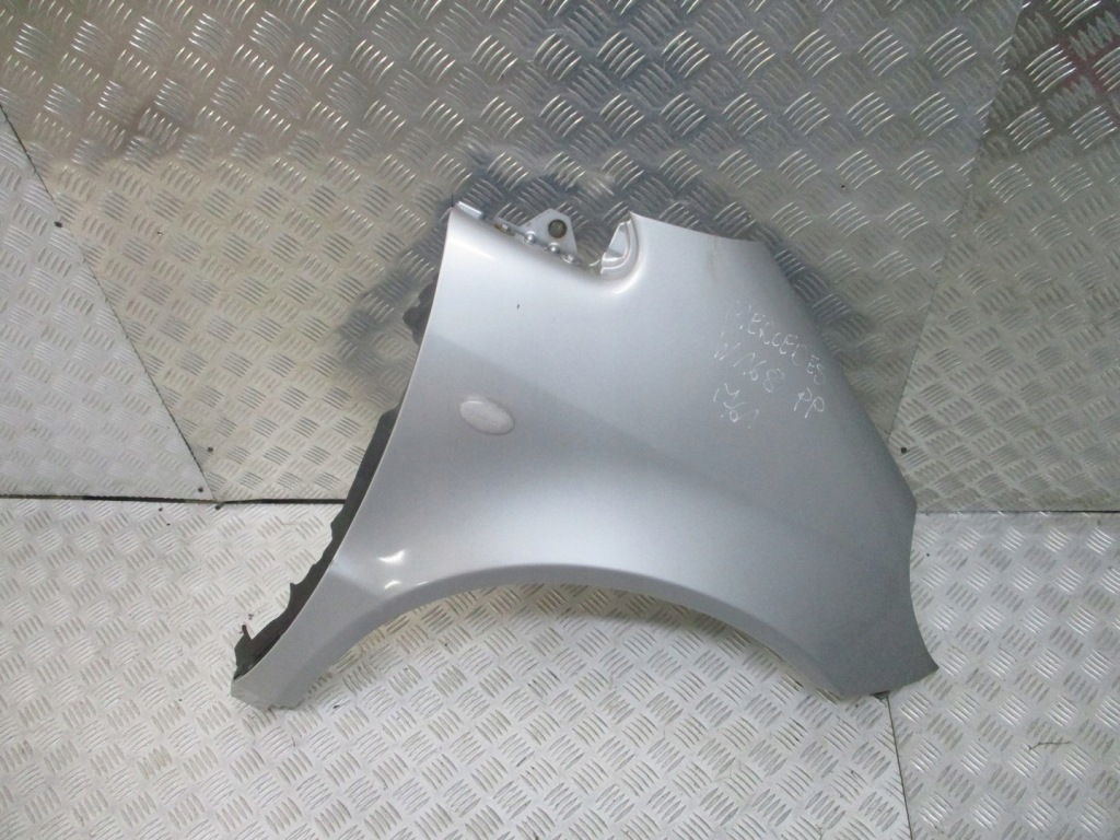 Купити Крило правий mercedes a-klasa w168 761