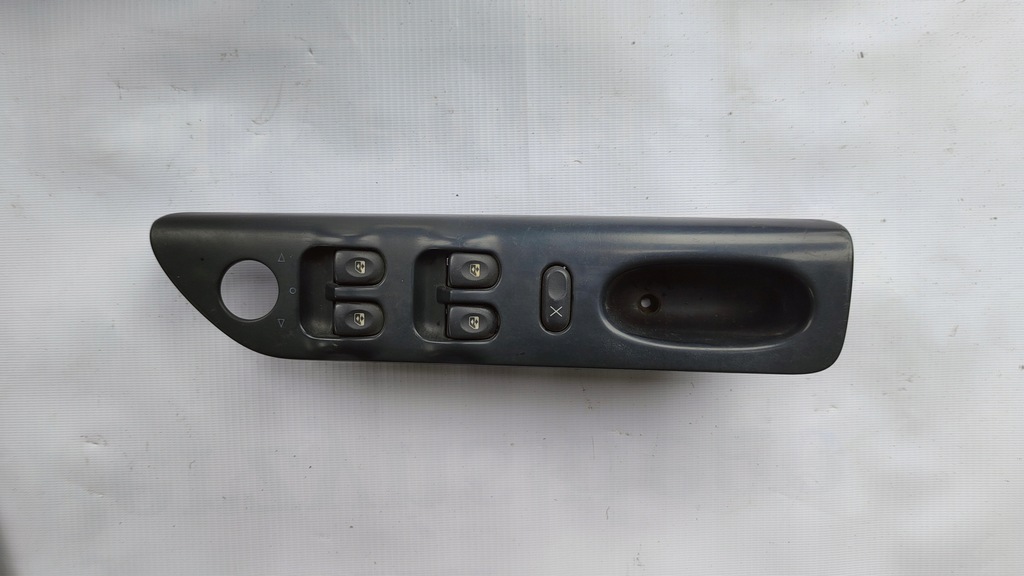 фото №1, Панель переключатель окон левый renault laguna i lift