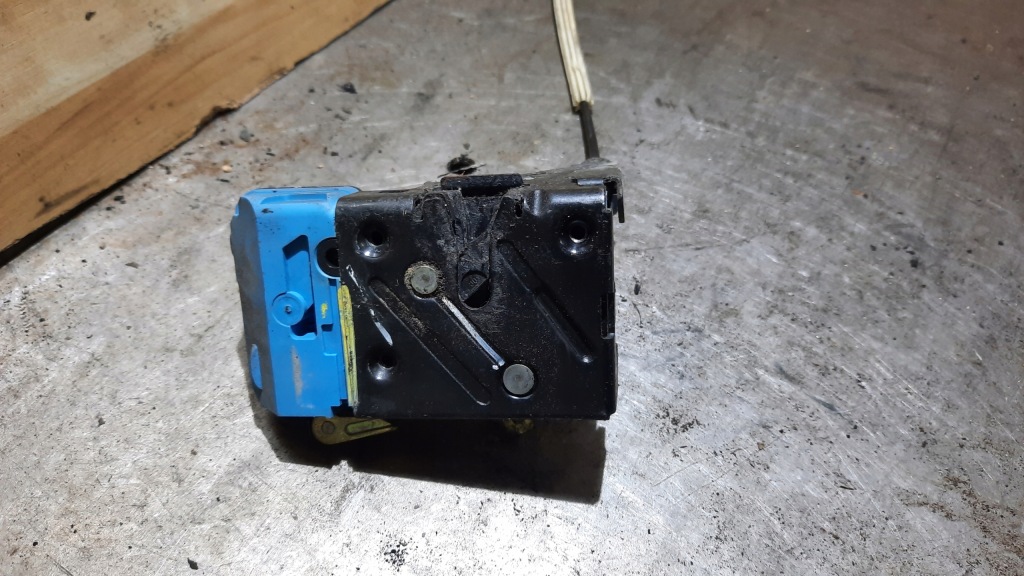 фото №2, Замок дверь левый перед volvo v70 ii 8 pin