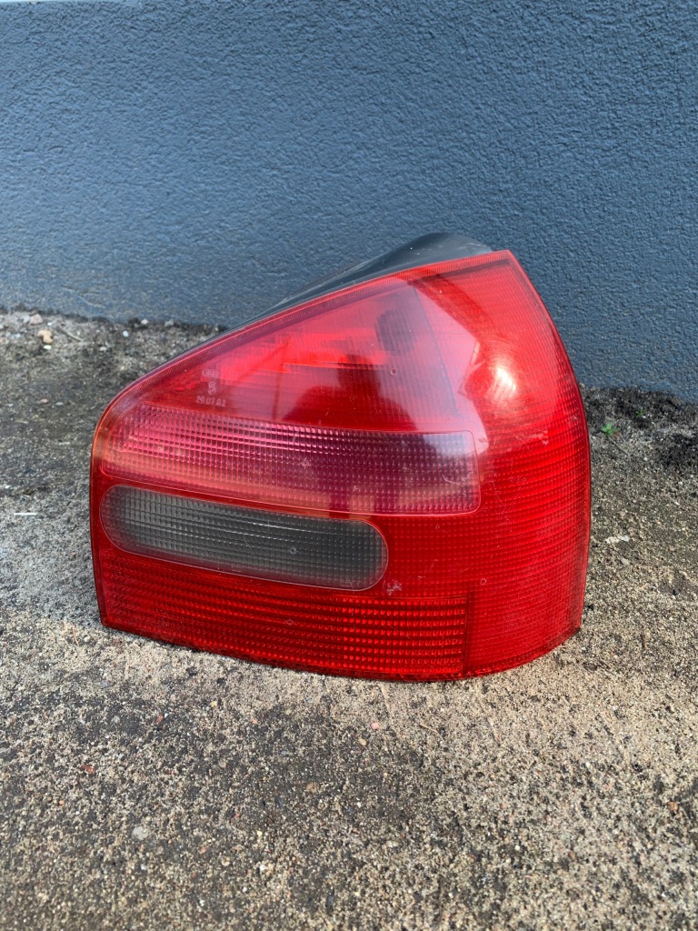 фото №1, Лампа правая задняя audi a3 8l 8l0945257