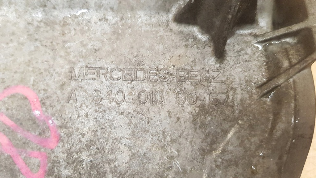 фото №3, Крышка клапанов mercedes w245 2.0 cdi