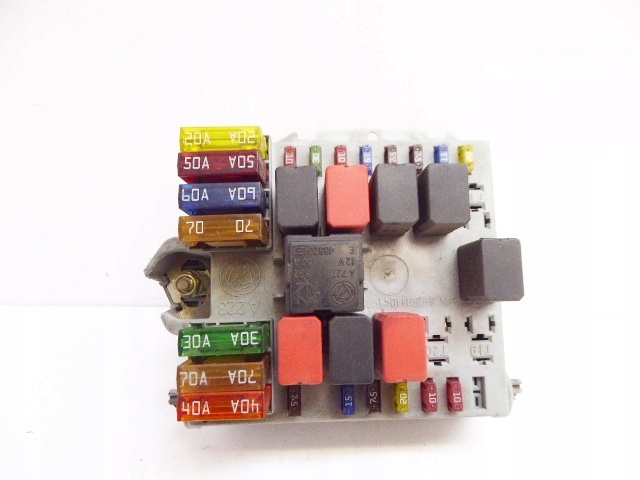 Купити Punto 2 188 99-03 коробка запобіжників 1.2 16v