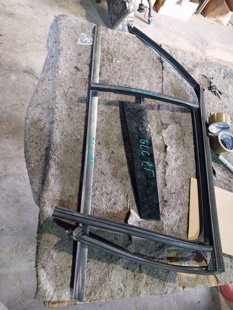 фото №1, Mercedes x253 w253 glc suv прокладка дверь правая задняя хром комплект parapet