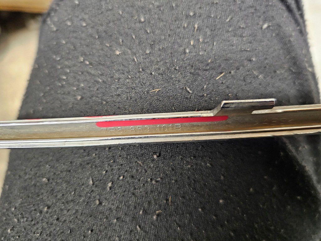 фото №12, Volkswagen touareg ii lift молдинг хром решётки бампера перед 7p6853101b