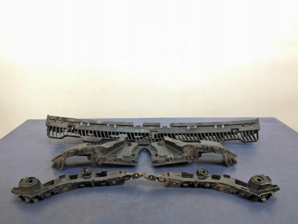 фото №1, Seat ibiza v крепления направляющие бампера задняя