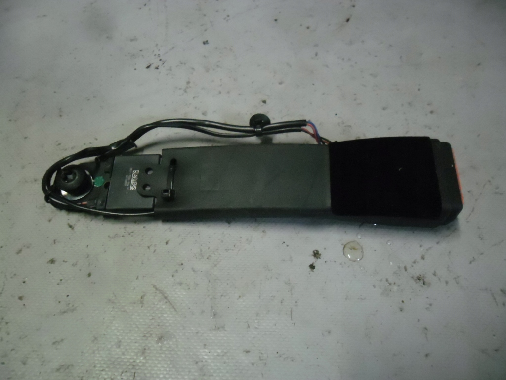 Купити Кліпса поперечина безпеки права ford fusion dm51-610d66-aaw