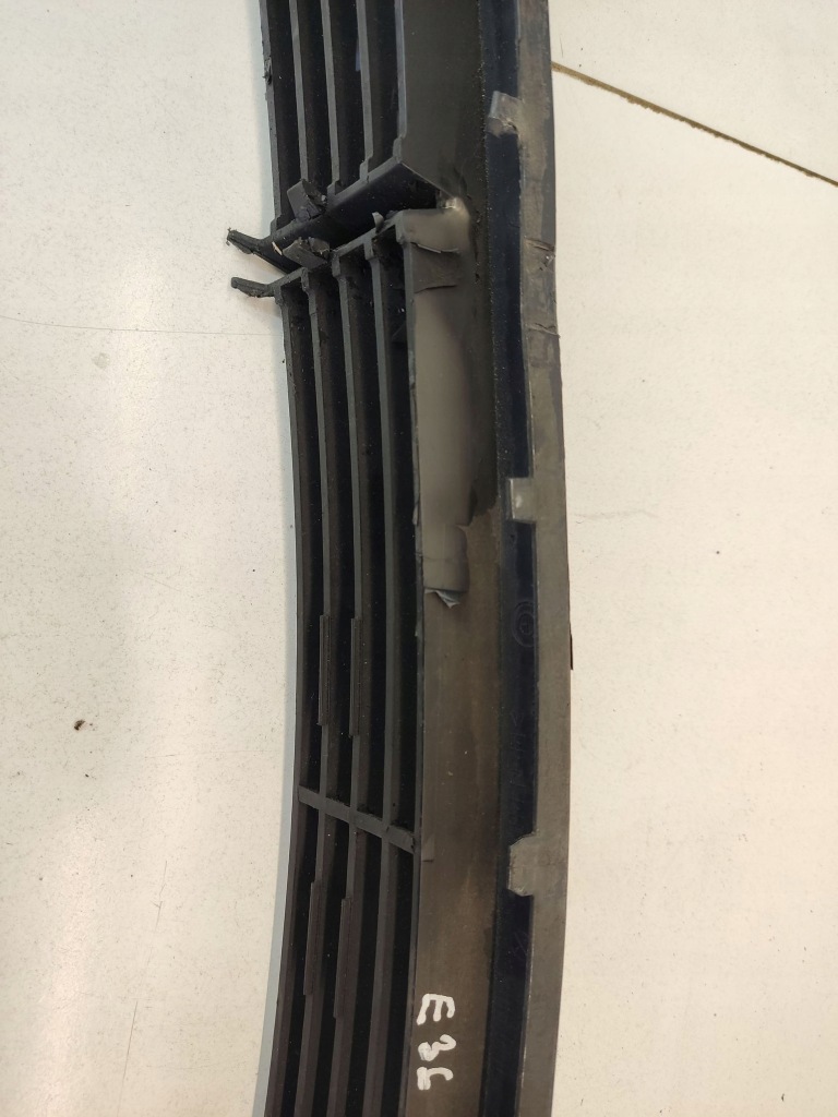 Bmw 3 e36 1997 нижняя решётка бампера передний 81655145 Недорого