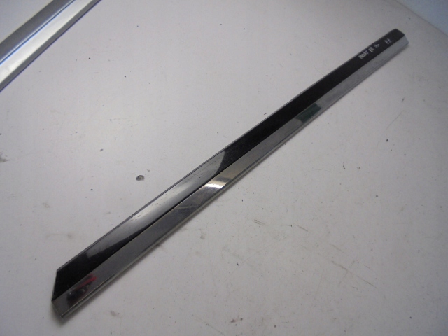 Купить Молдинг дверь правый перед vw passat b8 14-