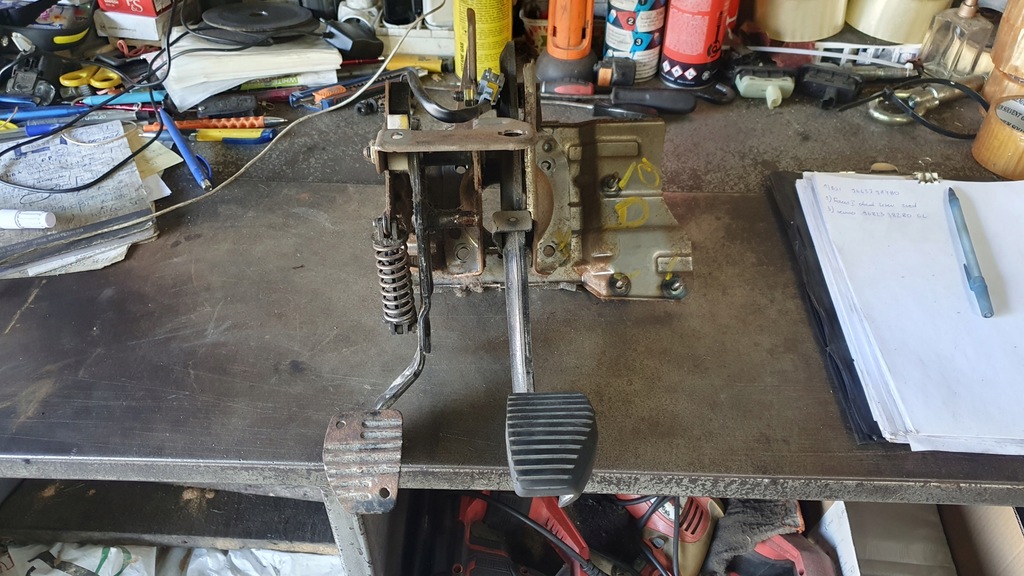 фото №1, Peugeot 207 - педаль сцепления тормоза