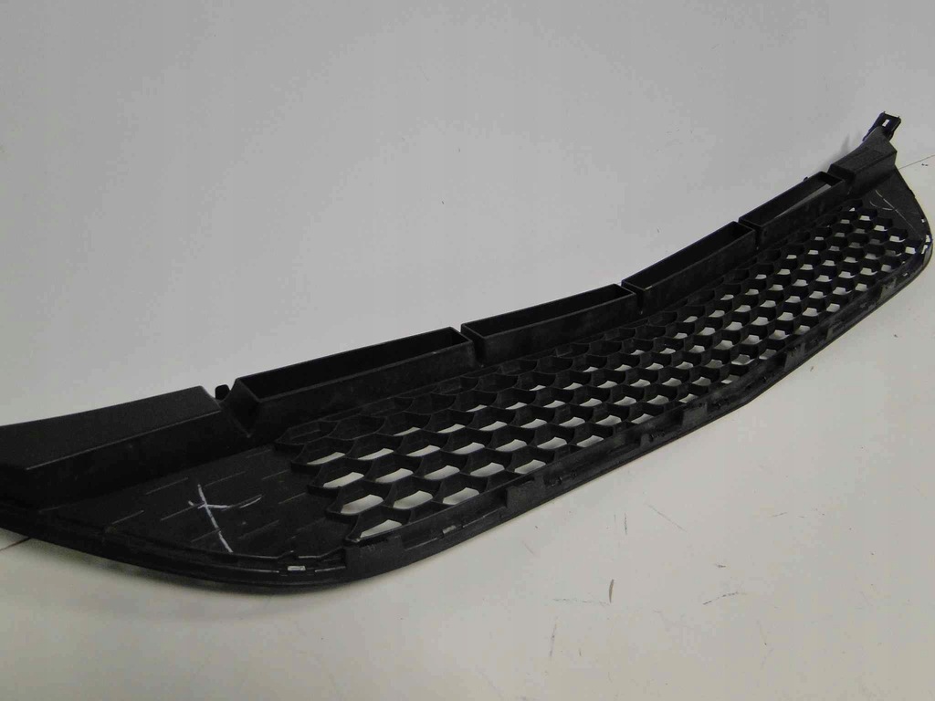 фото №9, Mercedes cla 118 решётка средняя бампера amg