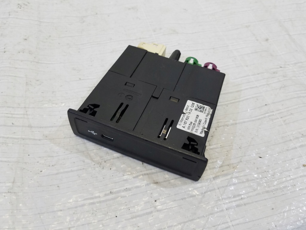 Купити Панель вхід mercedes-benz a1678201402