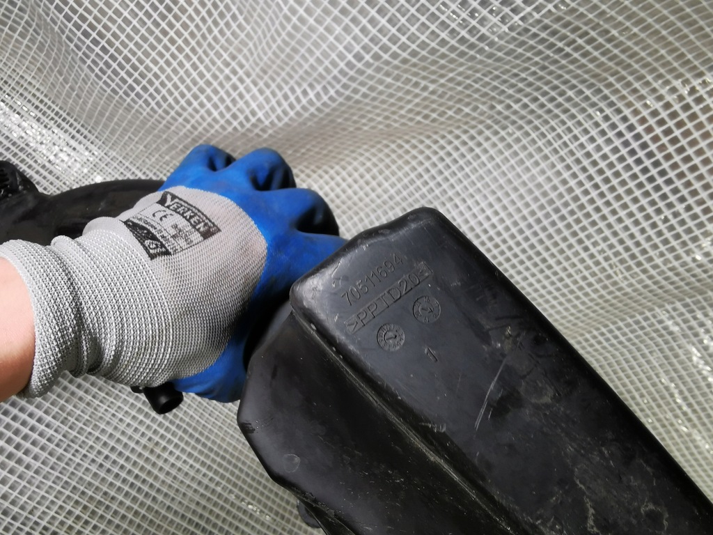 фото №7, Volvo xc70 ii 07-16 2.4 d5 215km труба шланг rezontator воздуха 31657655