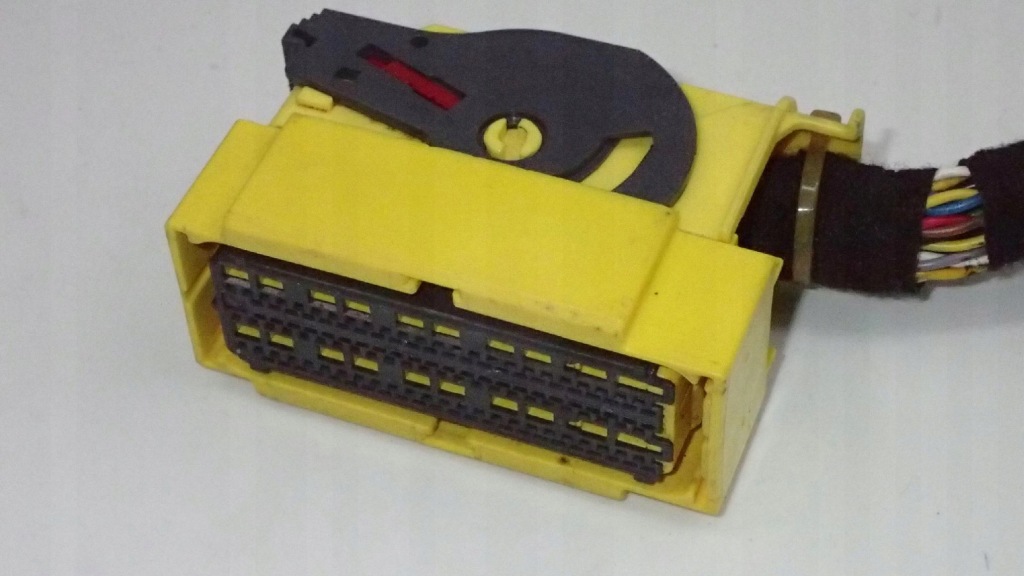 Купити Колодка штекер з'єднувач audi vw 1k0973100b