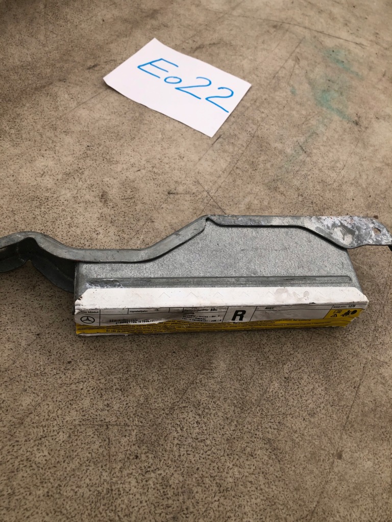 Купить Mercedes cls a2188601102 правый  подушка воздушная