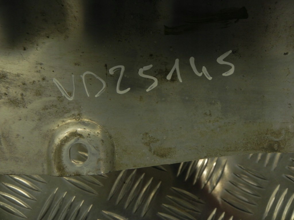 Скоба tesla model y 2022 155432900a Оригінал