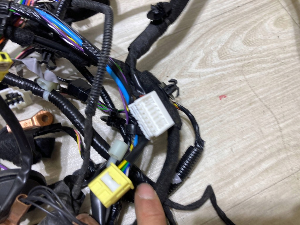 Nissan juke 2 f16 2023 жгут пол без проводка панели в Украине