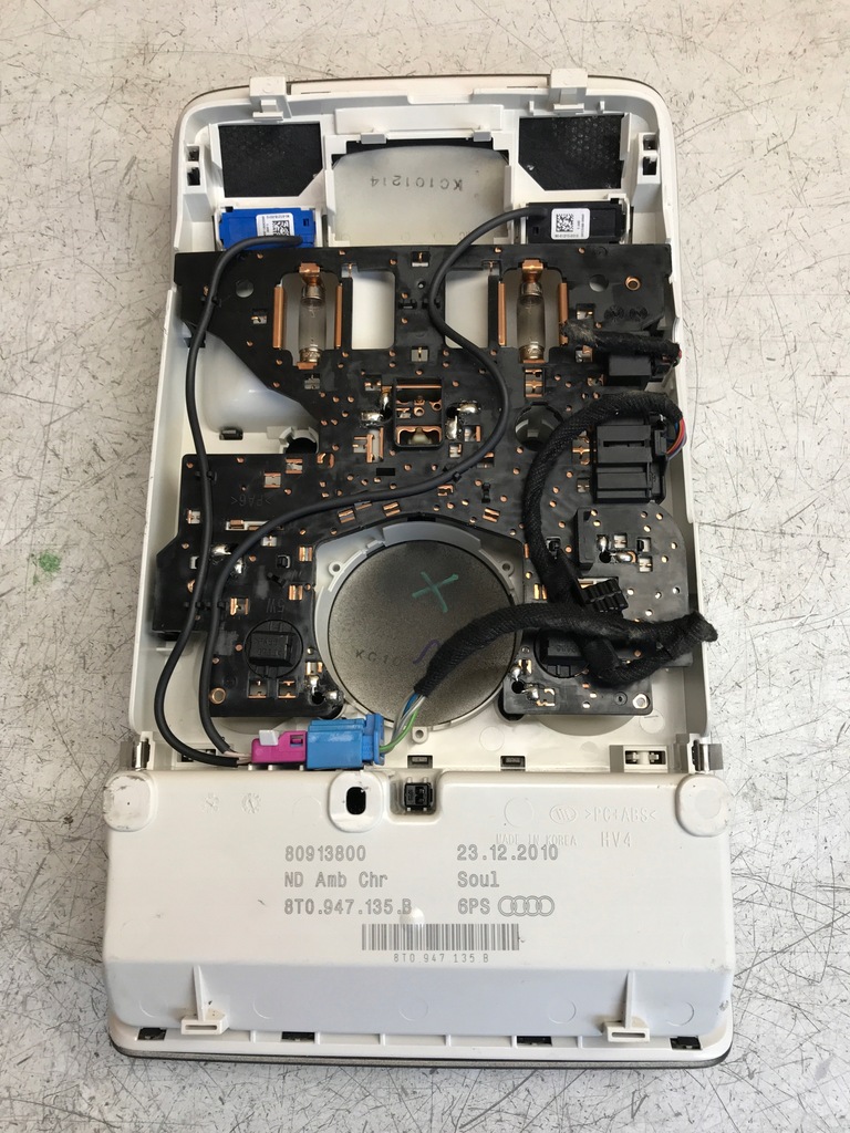 фото №5, Лампа потолочный audi оригинальный номер 8t0947135b