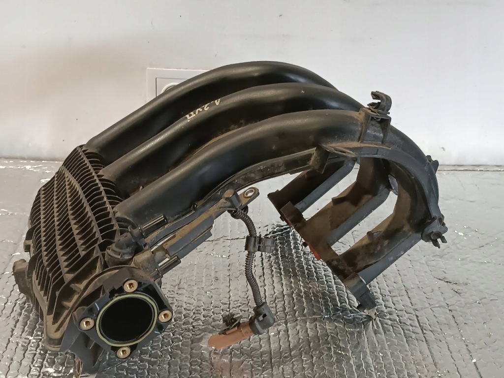Peugeot 208 i, citroen c3 коллектор впускной  1.2vti 9673068980 Недорого