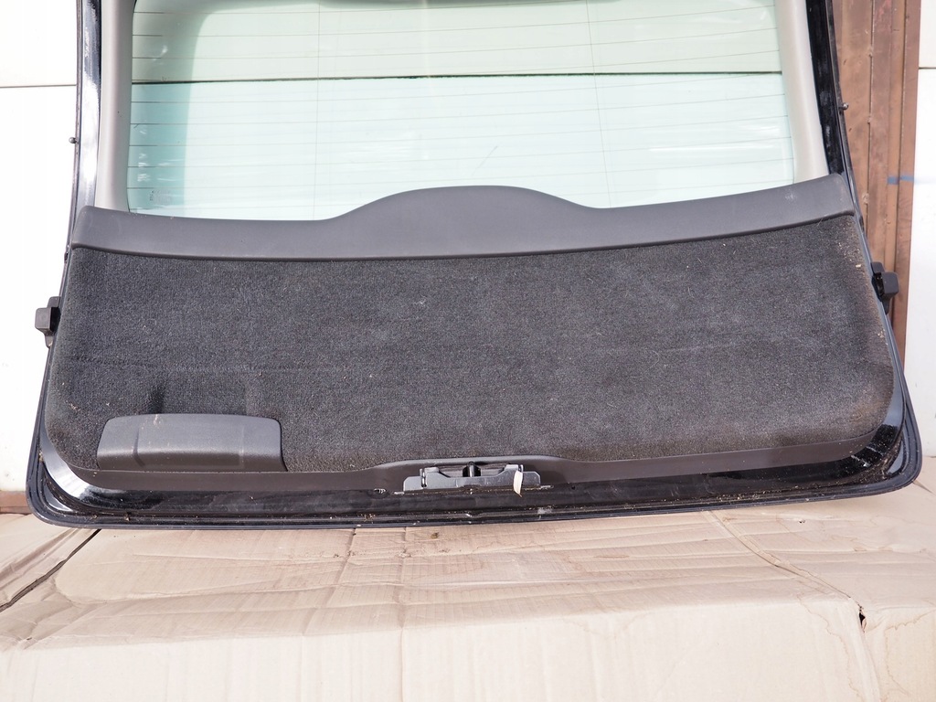 фото №9, Volvo v50 крышка багажника задняя задняя багажника с стекло цвет 019 чёрный