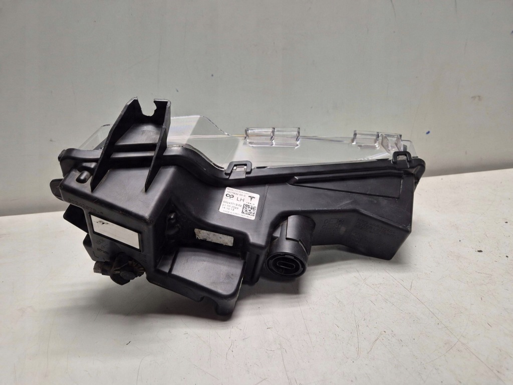 Tesla model y лівий протитуманна фара led drl 1507932-00-c Зі Шроту