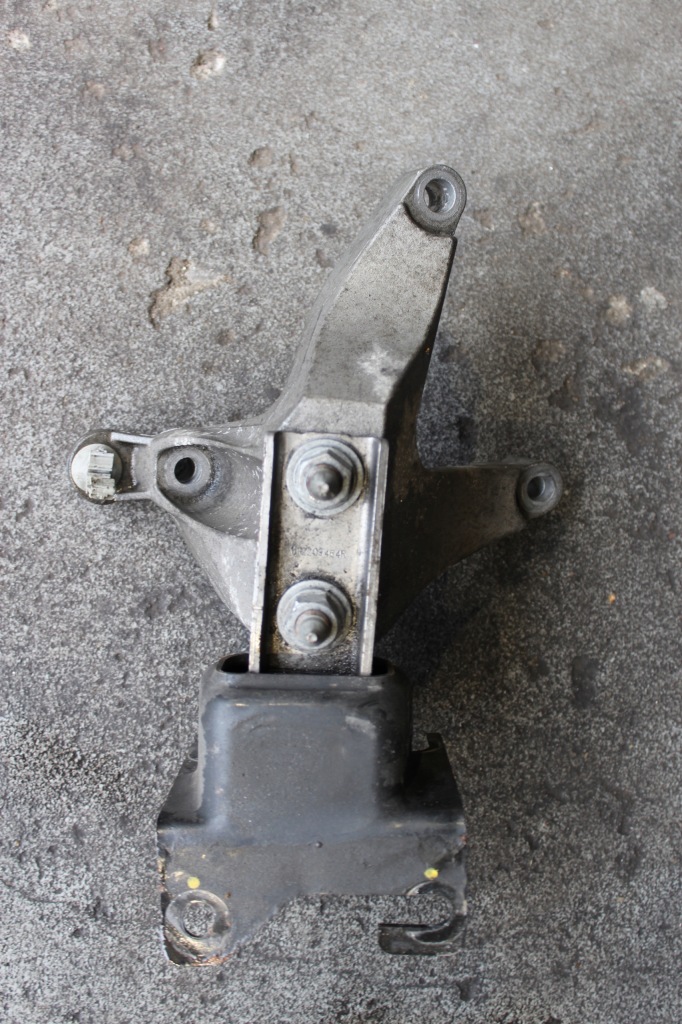 фото №1, Dacia sandero ii 0.9 кронштейн коробки передач