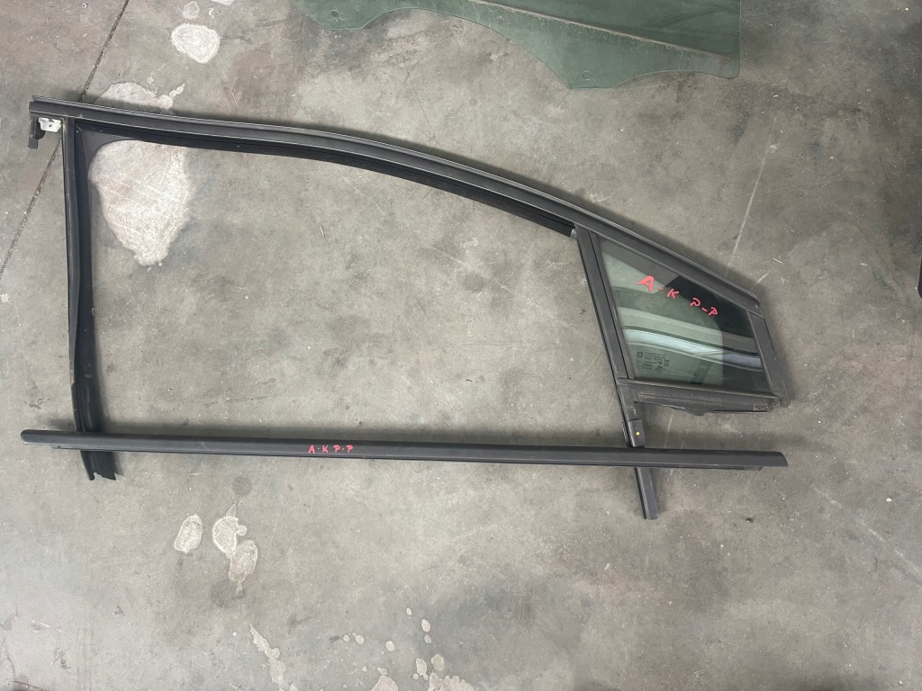 фото №1, Opel astra k v прокладка дверь правая стекло 17r