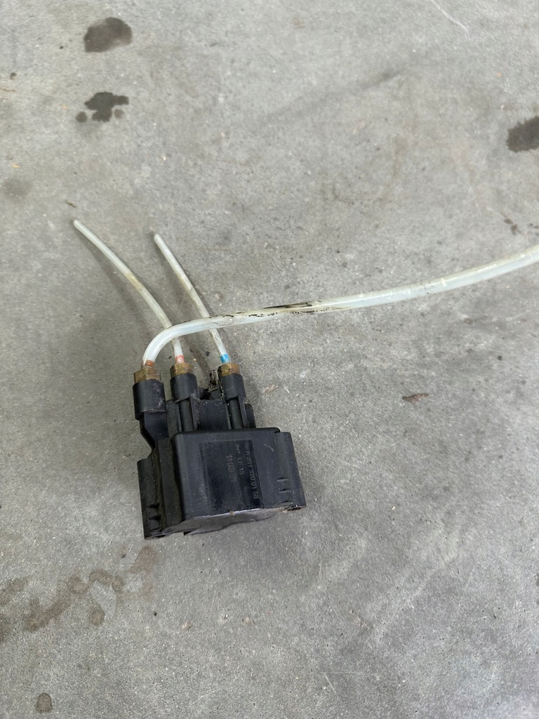 фото №1, Mercedes r klasa w251 распределитель airmatic a2513200158