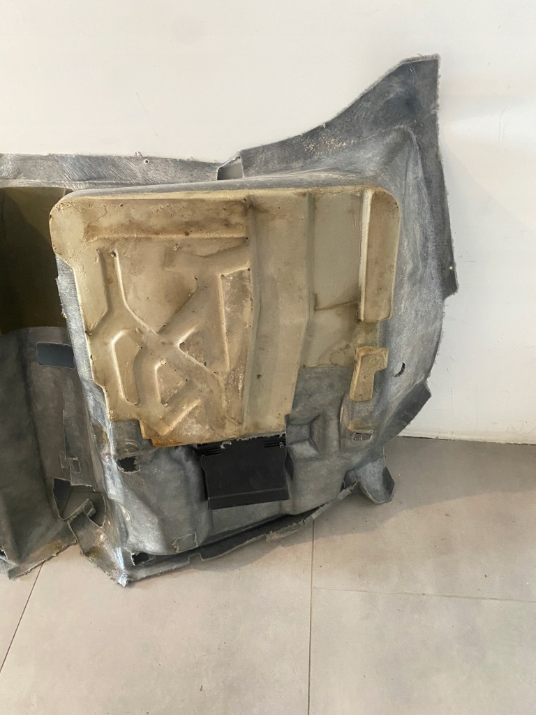 Килимок обшивка підлога сіра сіра mercedes w124 sedan 1246803741 в Україні