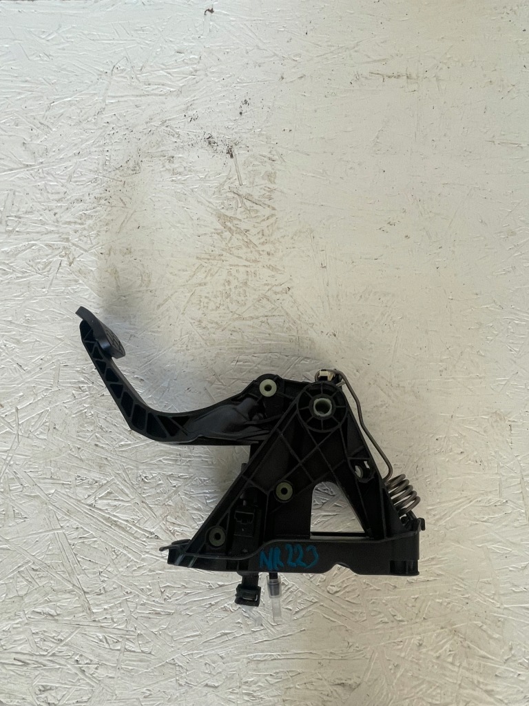 фото №1, Педаль зчеплення seat vw skoda 5q1721059