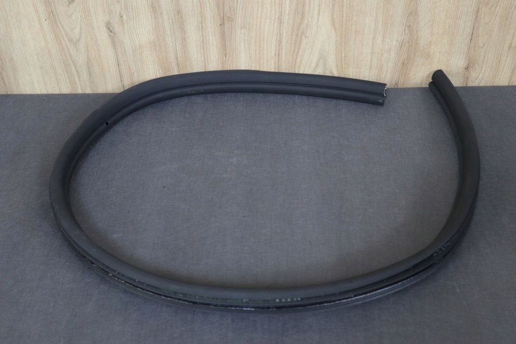 фото №1, Mercedes slk r172 прокладка кузовная дверь правая a1726970051