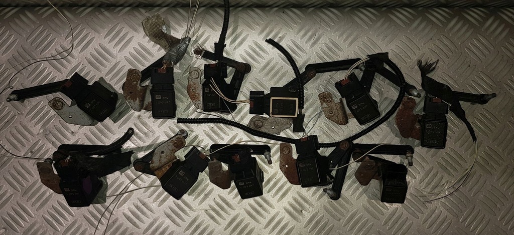 фото №8, Bmw e60 e61 e63 датчик рівня лампа вирівнювання світла лівий задня 1093697