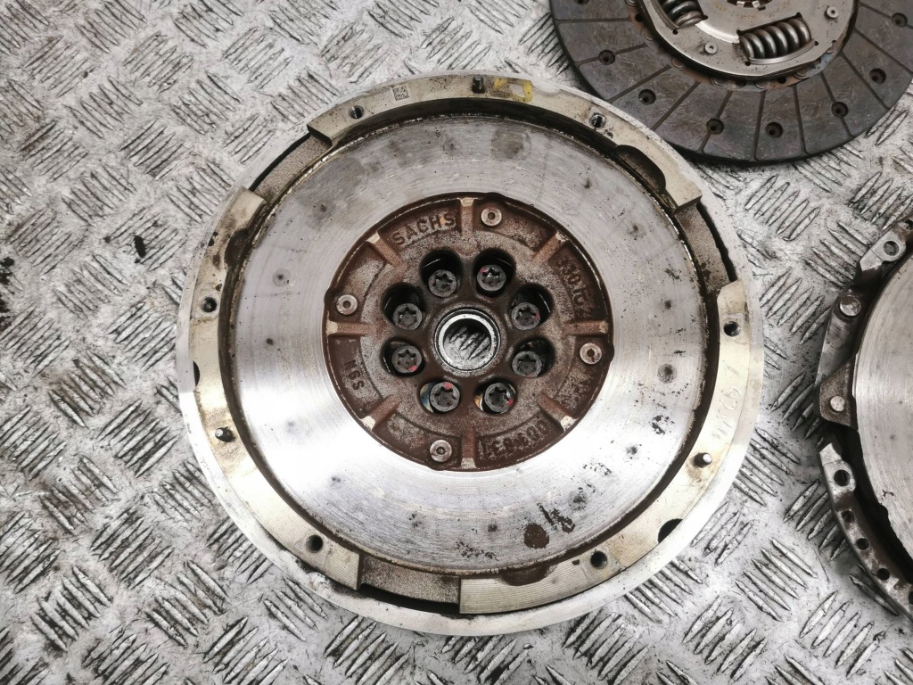 Land rover discovery sport 2015 комплект зчеплення Недорого